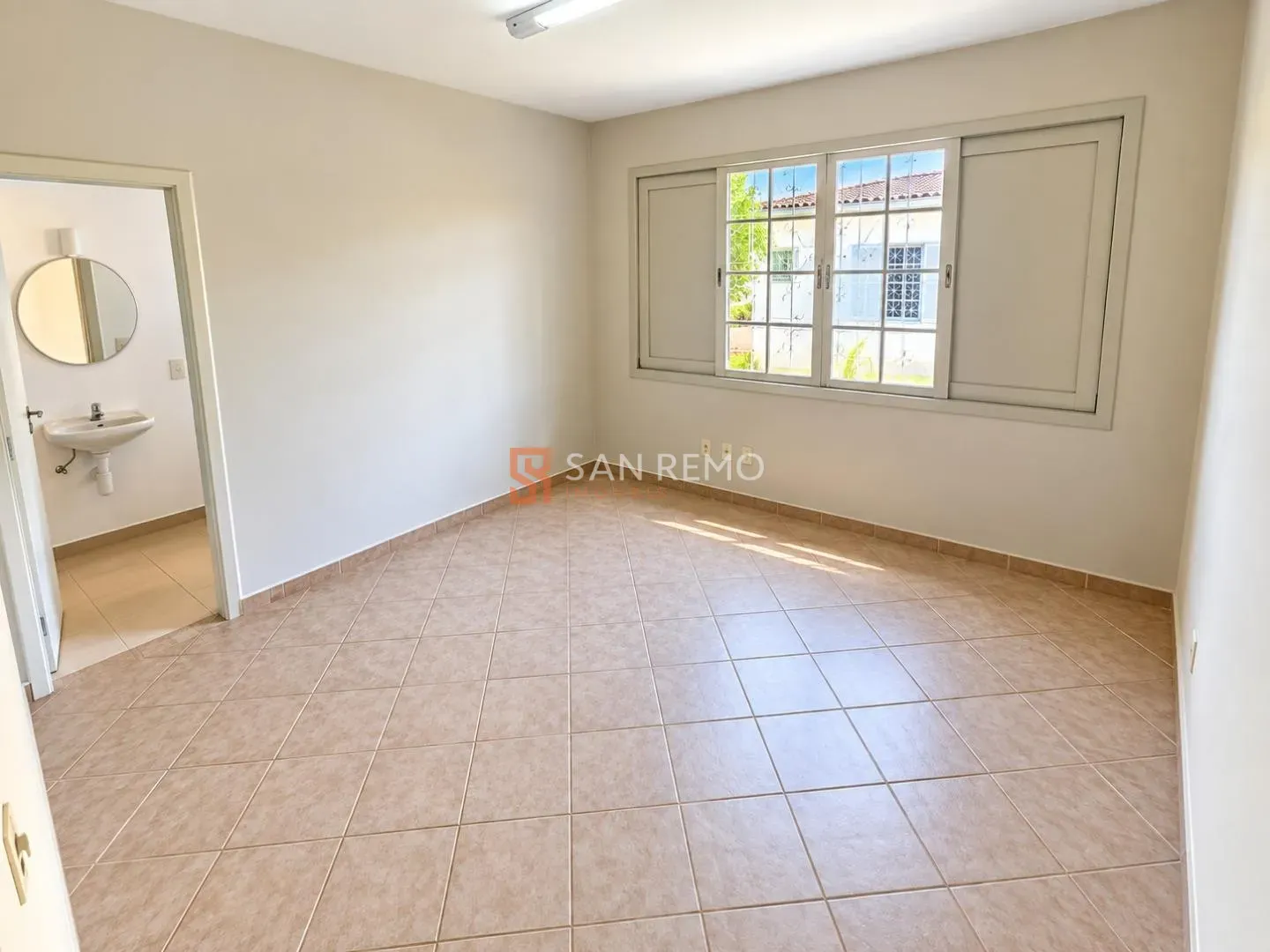 5-bedroom house with a garden — photo 4
