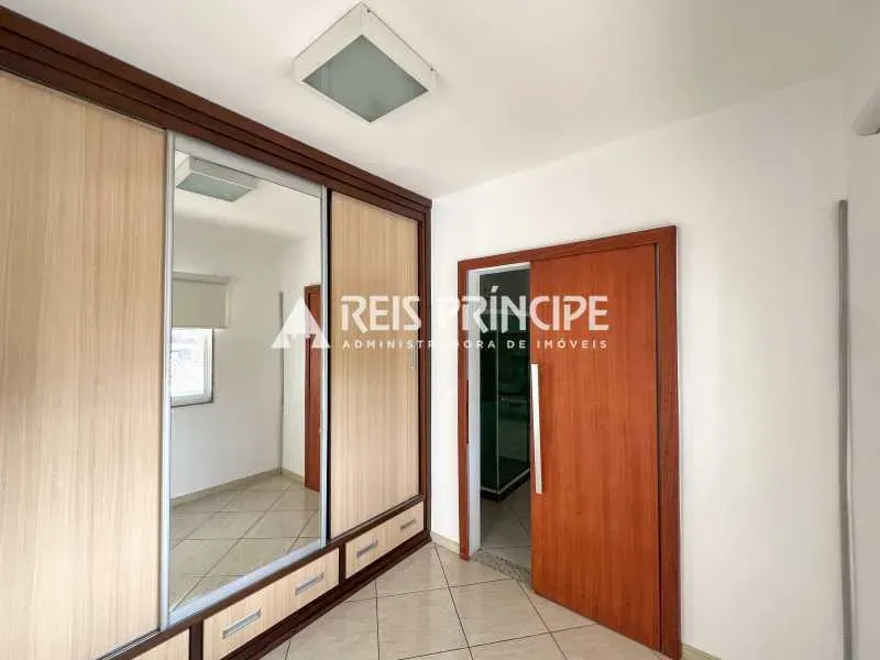 House with 4 bedrooms and 5 bathrooms and 5 parking spots — photo 23