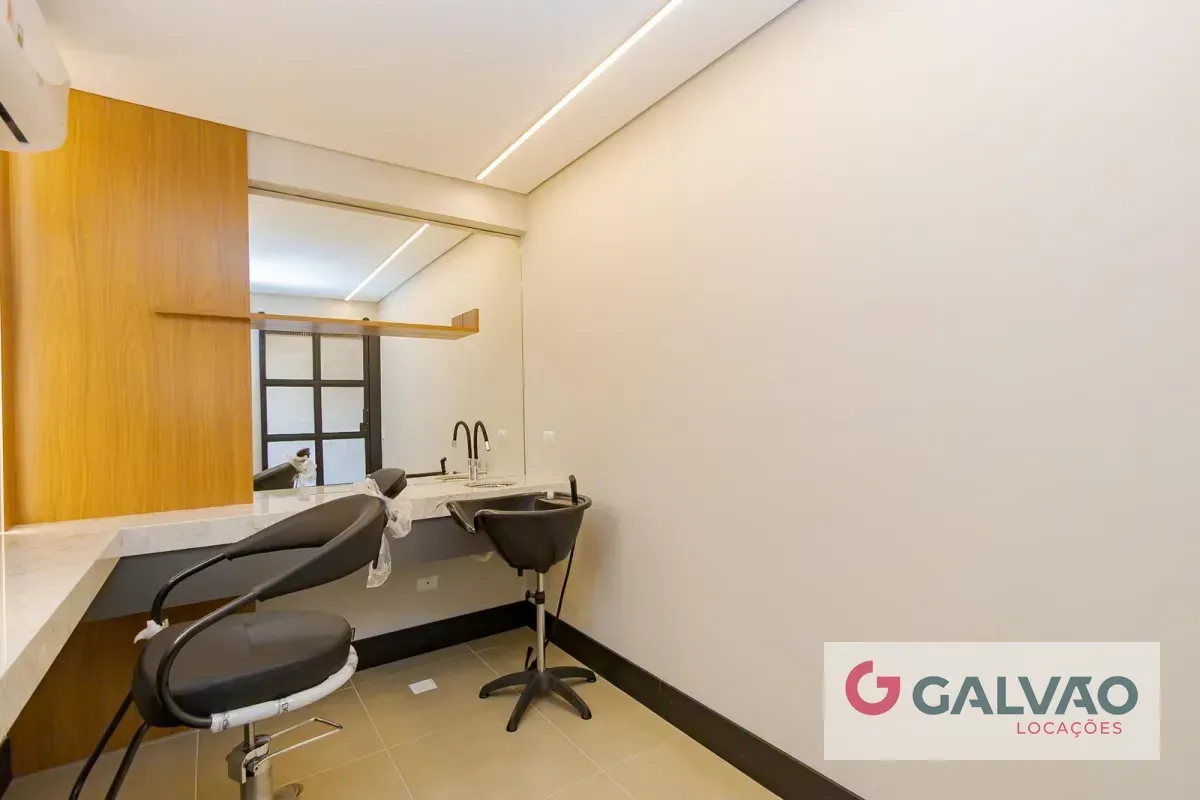 Furnished 1-bedroom apartment with glass shower — photo 23