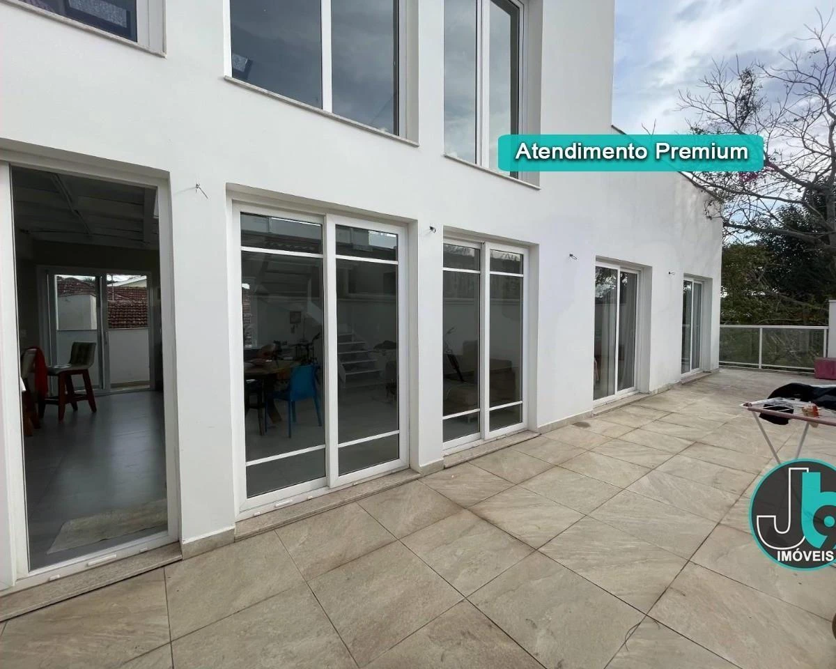 389 m² house with 4 bedrooms and an open-plan kitchen — photo 41