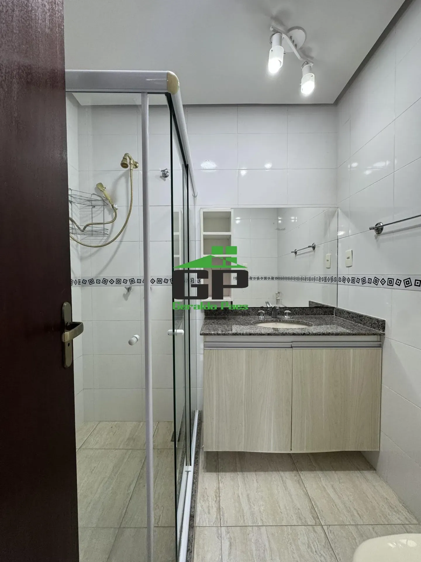 Casa com 5 quartos e 5 banheiros, cozinha fechada — photo 24