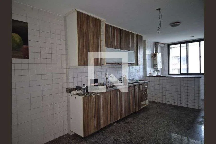 3-bedroom apartment, 1 with its own bathroom, 152 m² — photo 30