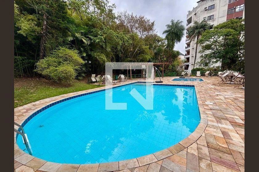 Renovated 2-bedroom apartment with city view, 85 m² — photo 44