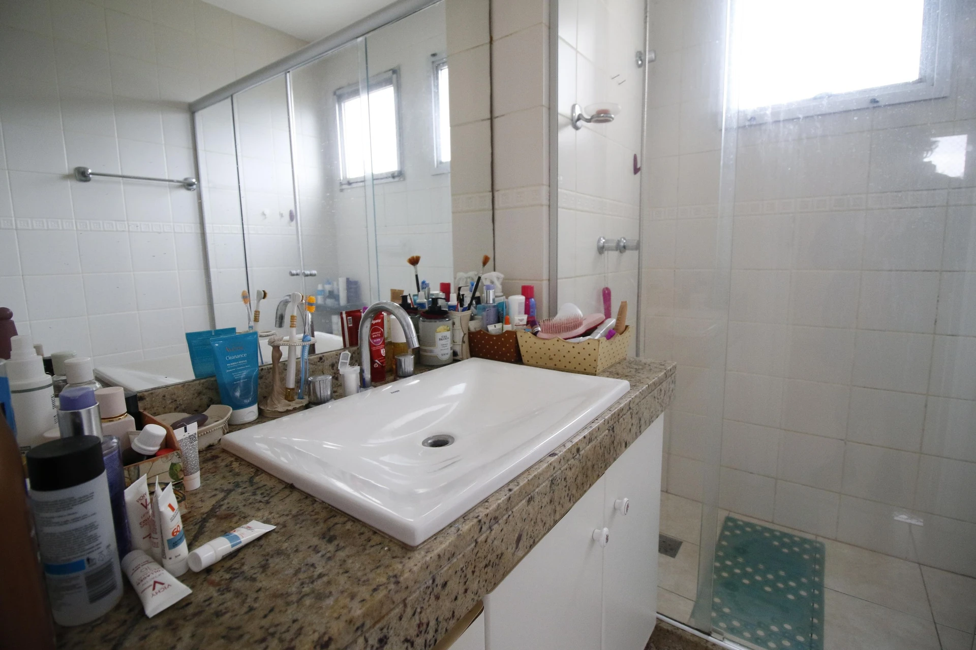 Furnished 3-bedroom apartment with balcony and pool — photo 18
