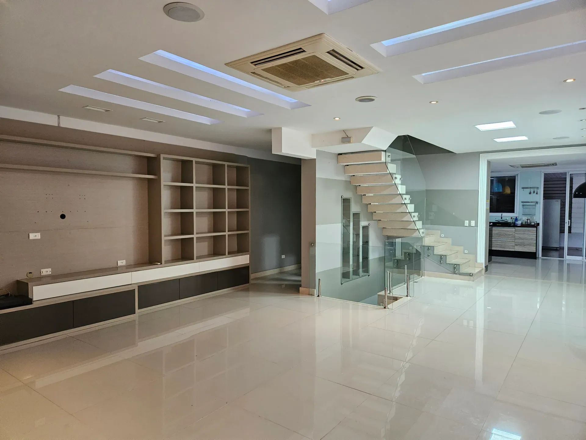 6 quartos e janelas do piso ao teto: casa de 504 m² — photo 3