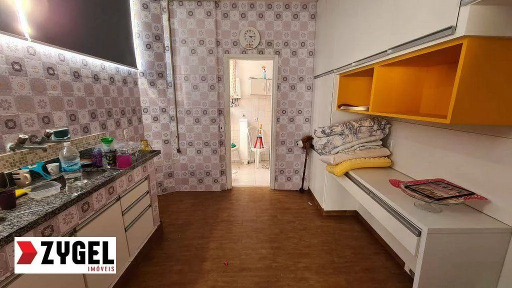 2-bedroom apartment with a closed-off kitchen — photo 2