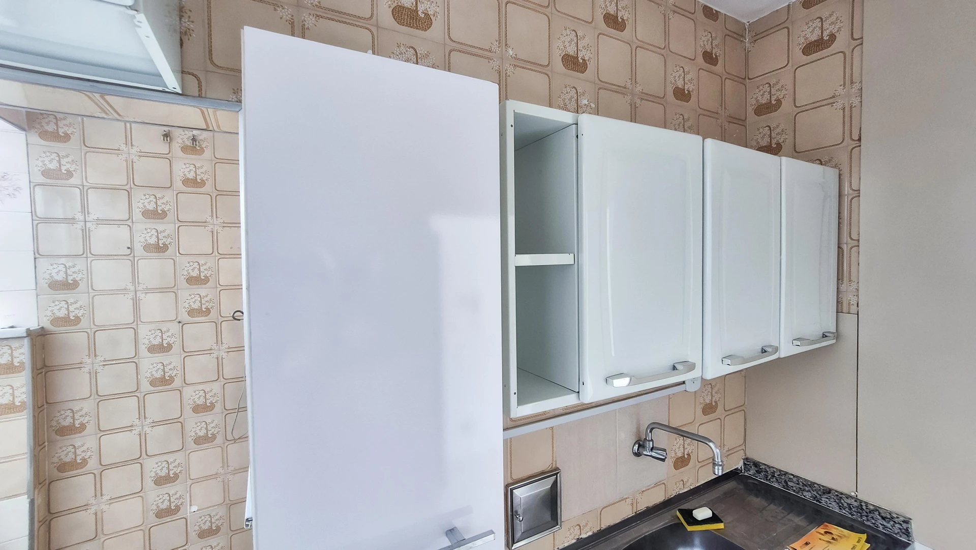 Unfurnished apartment with 2 bedrooms and 1 bathroom — photo 32