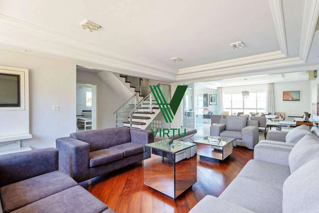 House with 4 bedrooms and a private garden