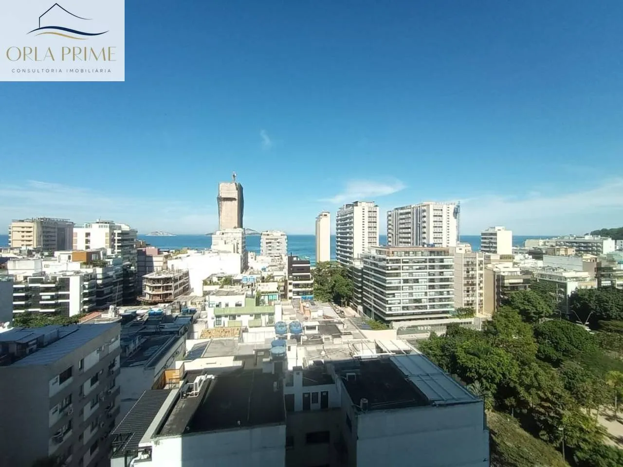 2-bedroom apartment with a water view — photo 10