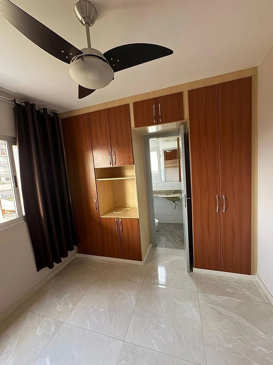 Apartment with 3 bedrooms and 4 bathrooms, balcony sink — photo 10