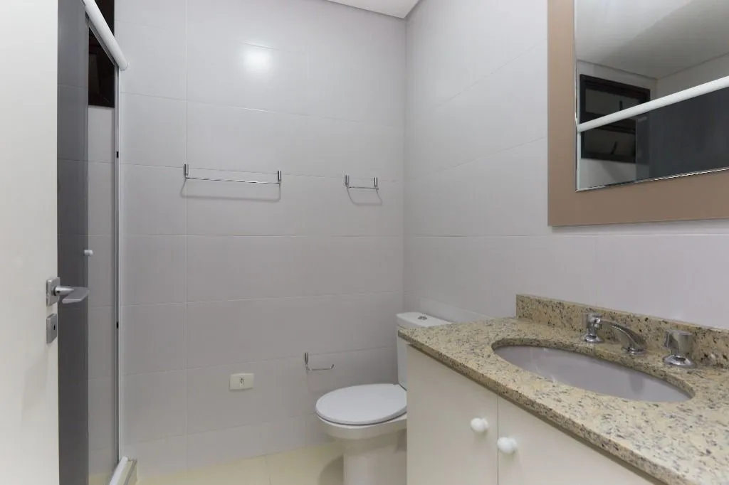 Furnished 2-bedroom apartment with an open-plan kitchen — photo 16