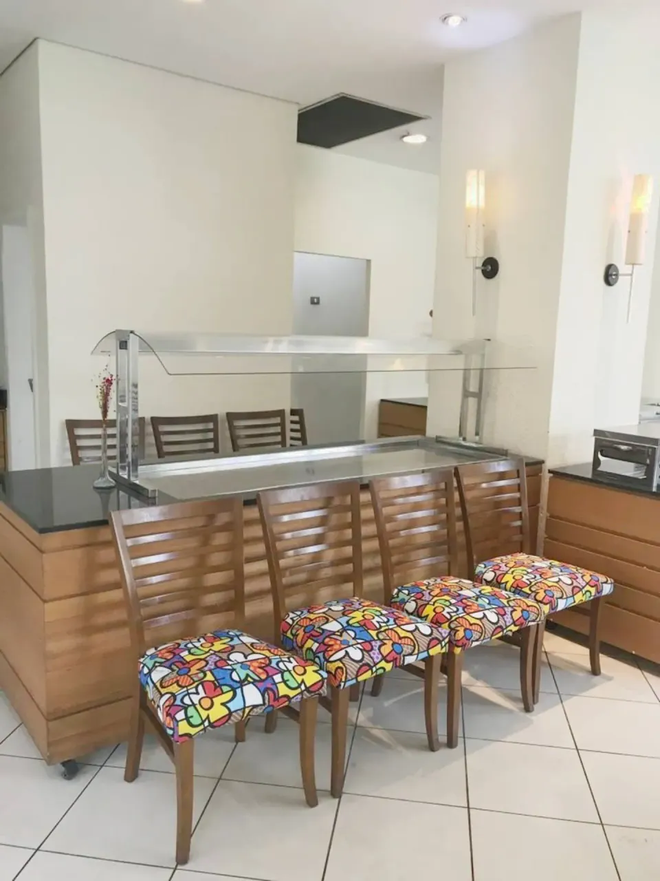 2-bedroom apartment with a balcony and enclosed kitchen — photo 20