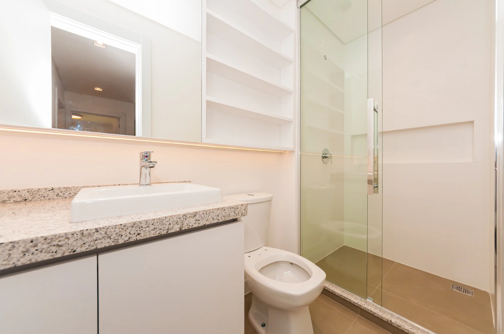 Apartamento com varanda envidraçada, Campo Comprido — photo 12