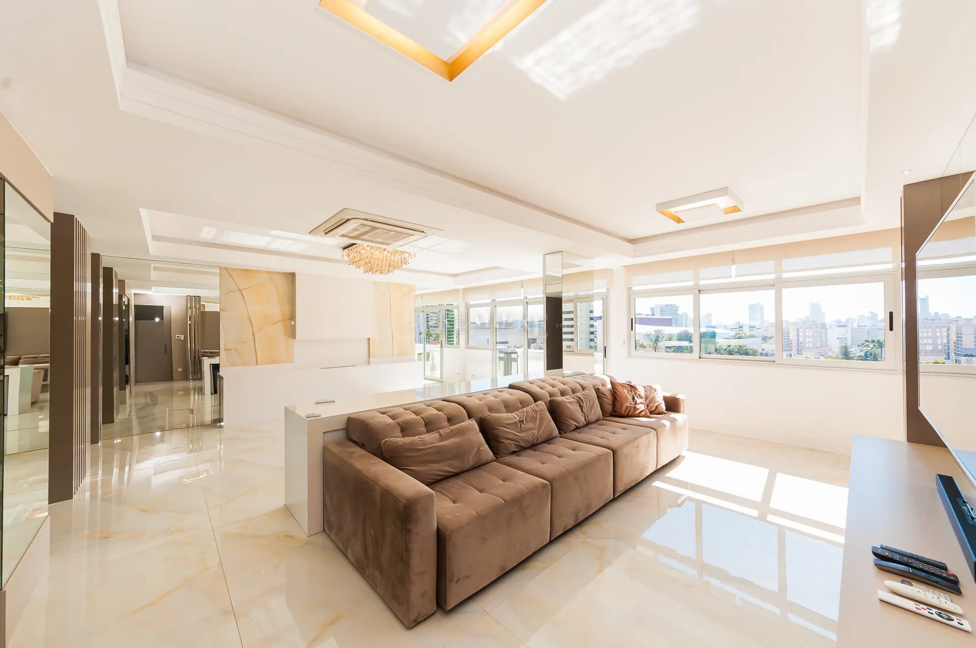 Furnished 2-bedroom apartment with 3 bathrooms — photo 22