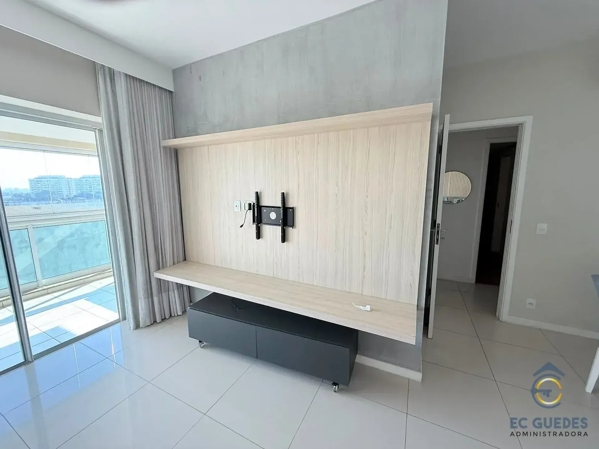 Furnished 3-bedroom apartment with glassed balcony — photo 7