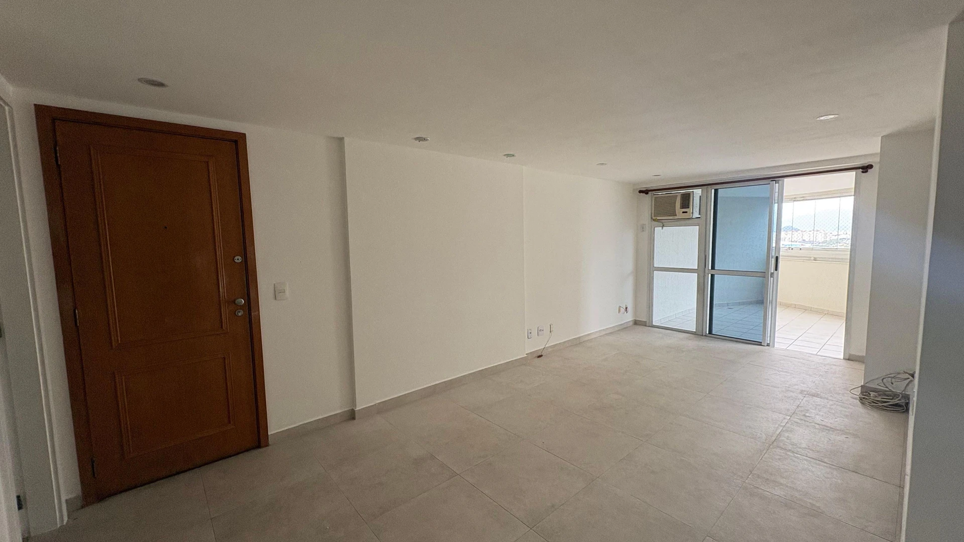 Floor-to-ceiling windows in a 3-bedroom apartment, 105 m² — photo 5