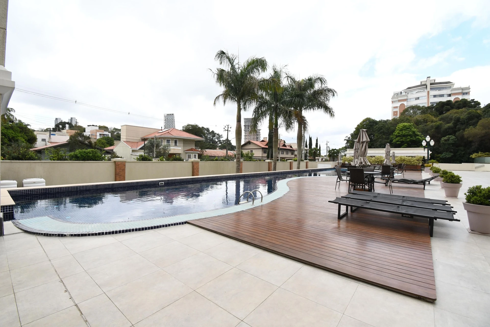 4-bedroom apartment with a dishwasher in Curitiba — photo 37