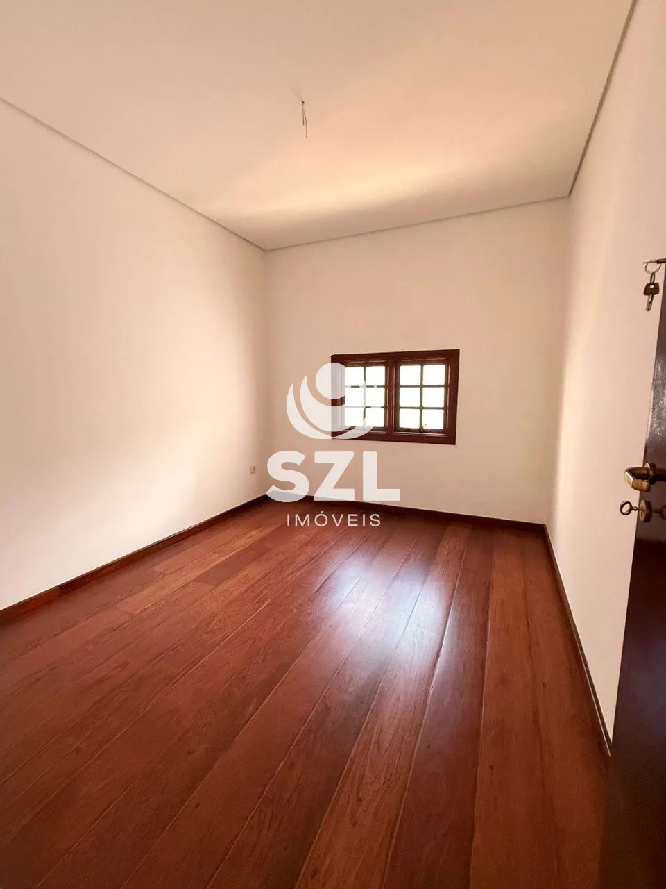 House with 5 bedrooms and 5 parking spaces — photo 14