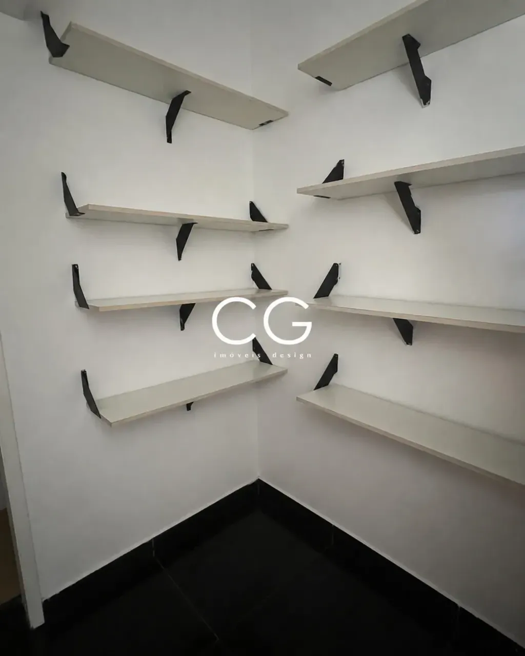 Unfurnished 3-bedroom apartment with balcony — photo 19