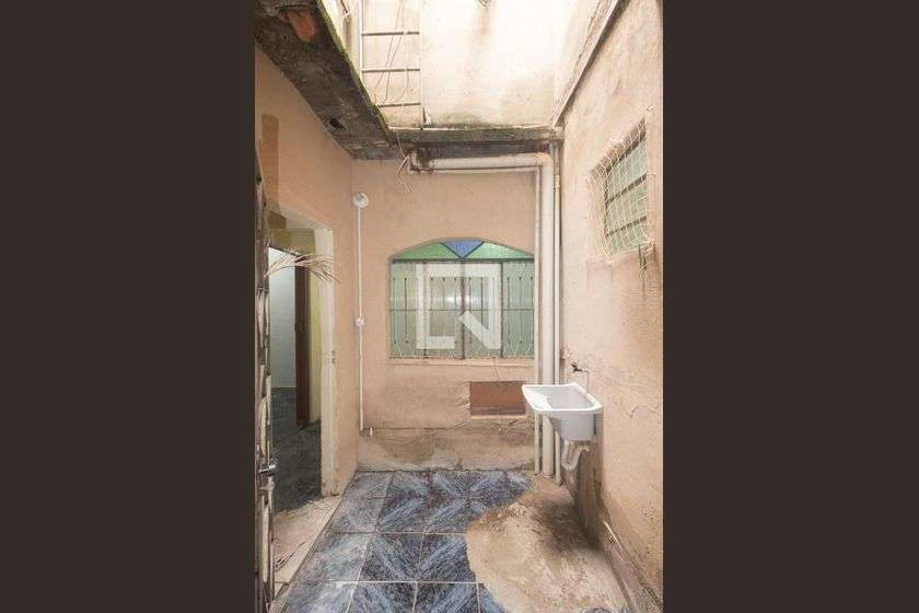 2-bedroom house with a laundry area — photo 3