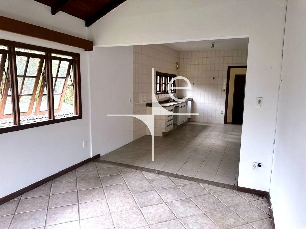 House with 3 bedrooms and 5 bathrooms, 481 m² — photo 12