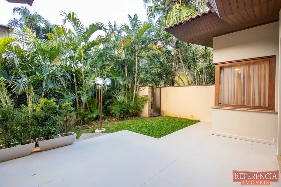 House, 550 m², with a walk-in closet — photo 59