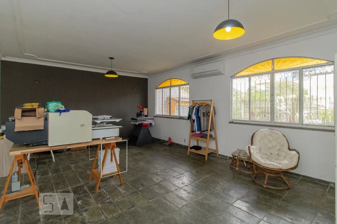 Rental house with 4 bedrooms and a private garden — photo 2