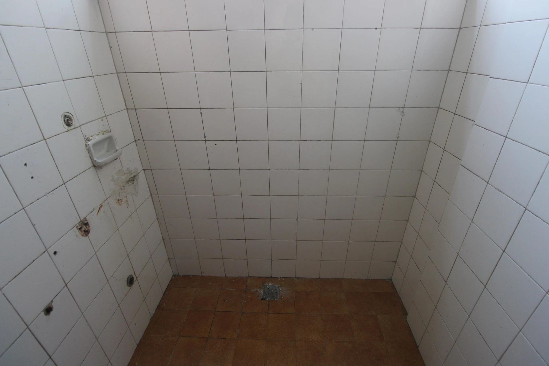 2-bedroom apartment in a building with a pool — photo 30