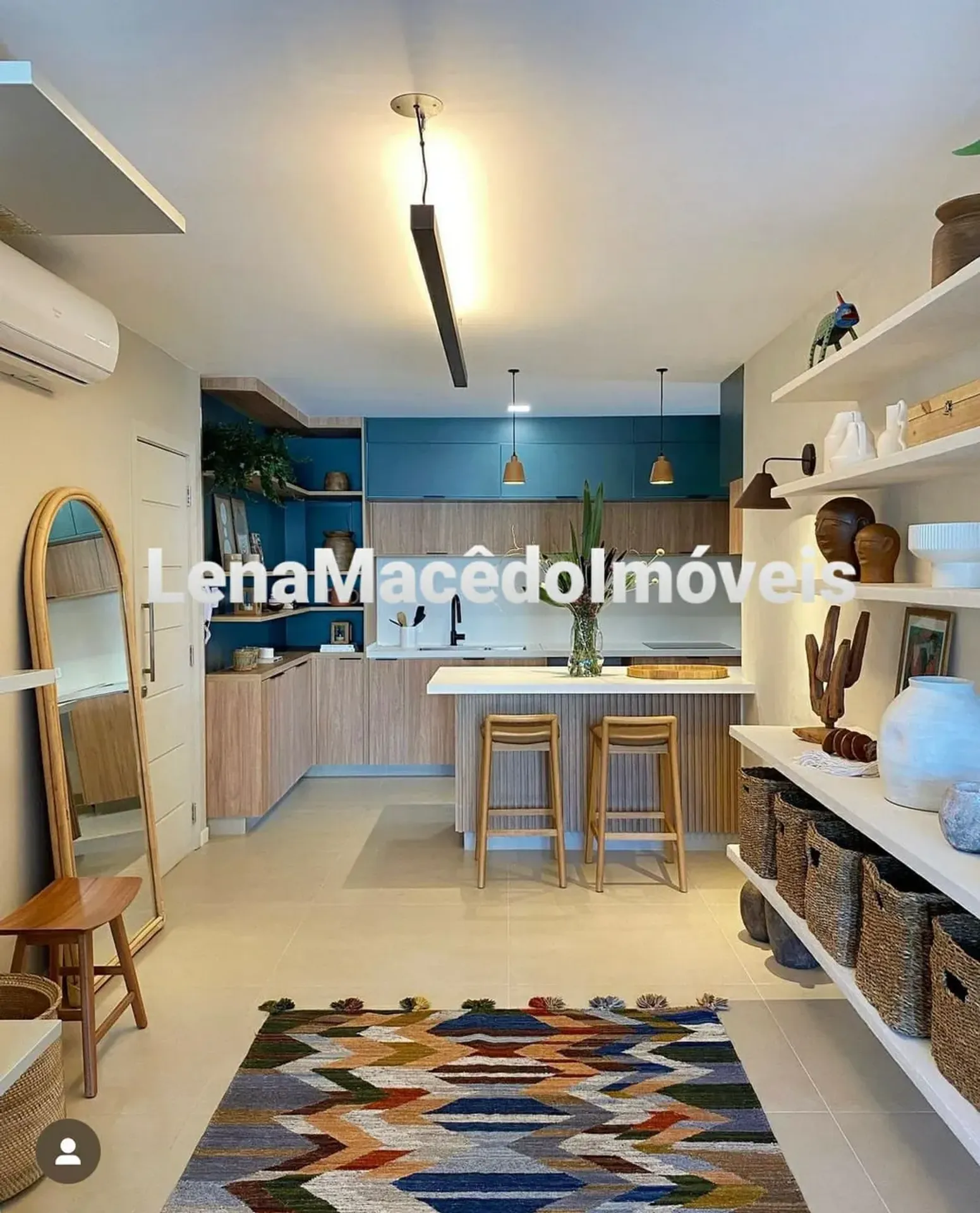 Furnished apartment, 133 m², with floor-to-ceiling windows — photo 2