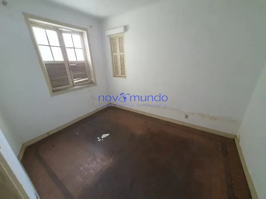2-bedroom apartment with a balcony — photo 13
