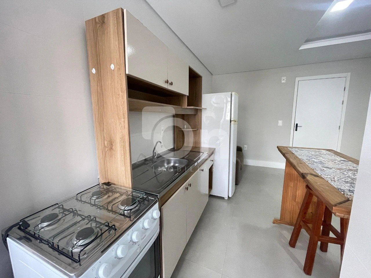 One-bedroom apartment in a building with a coworking space — photo 11