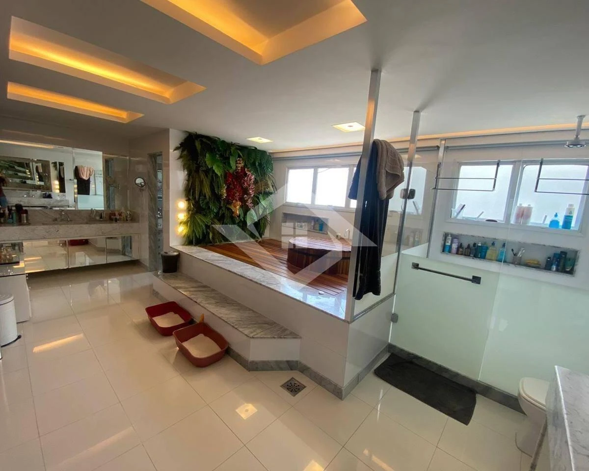 6 quartos e banheira: casa de 1000 m² — photo 2