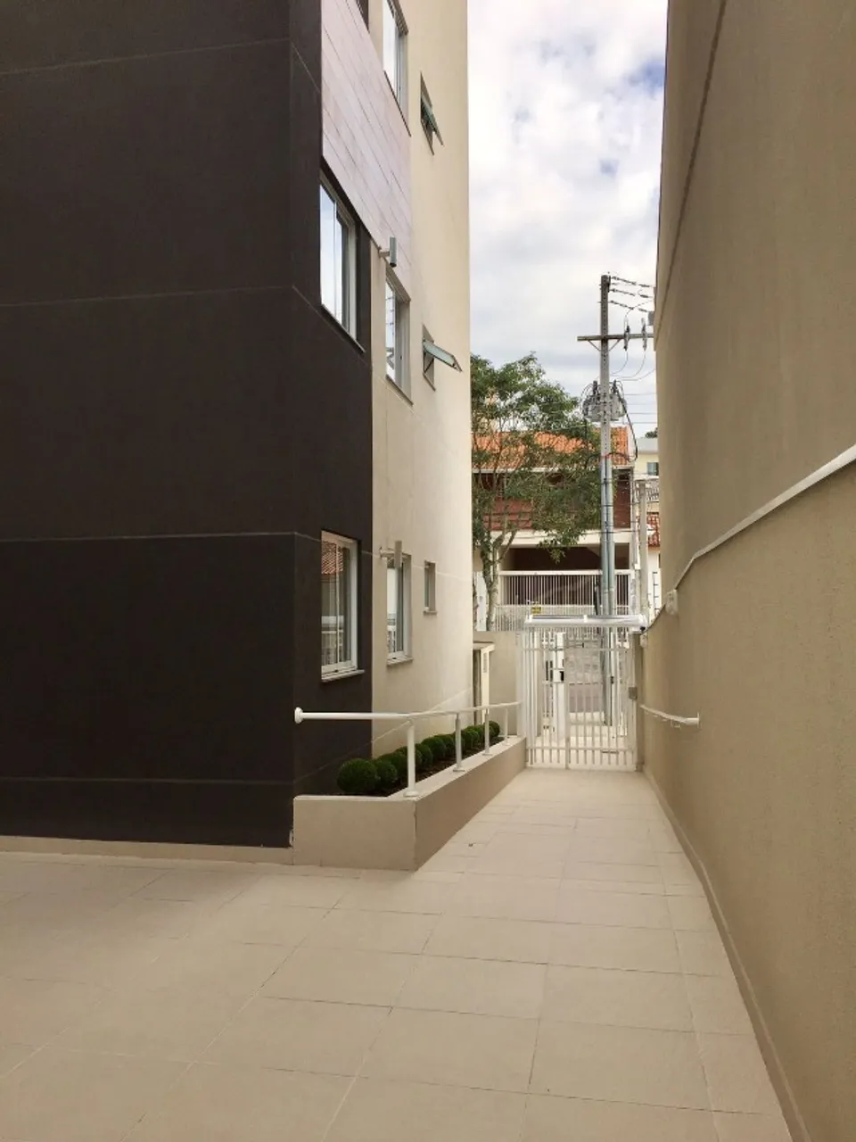 Furnished 1-bedroom apartment with open-plan kitchen — photo 5