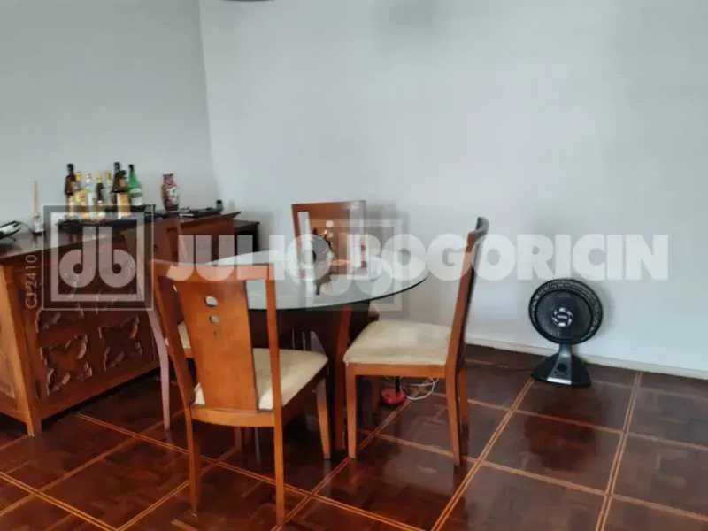 3-bedroom apartment with a mountain view in Rio de Janeiro — photo 10