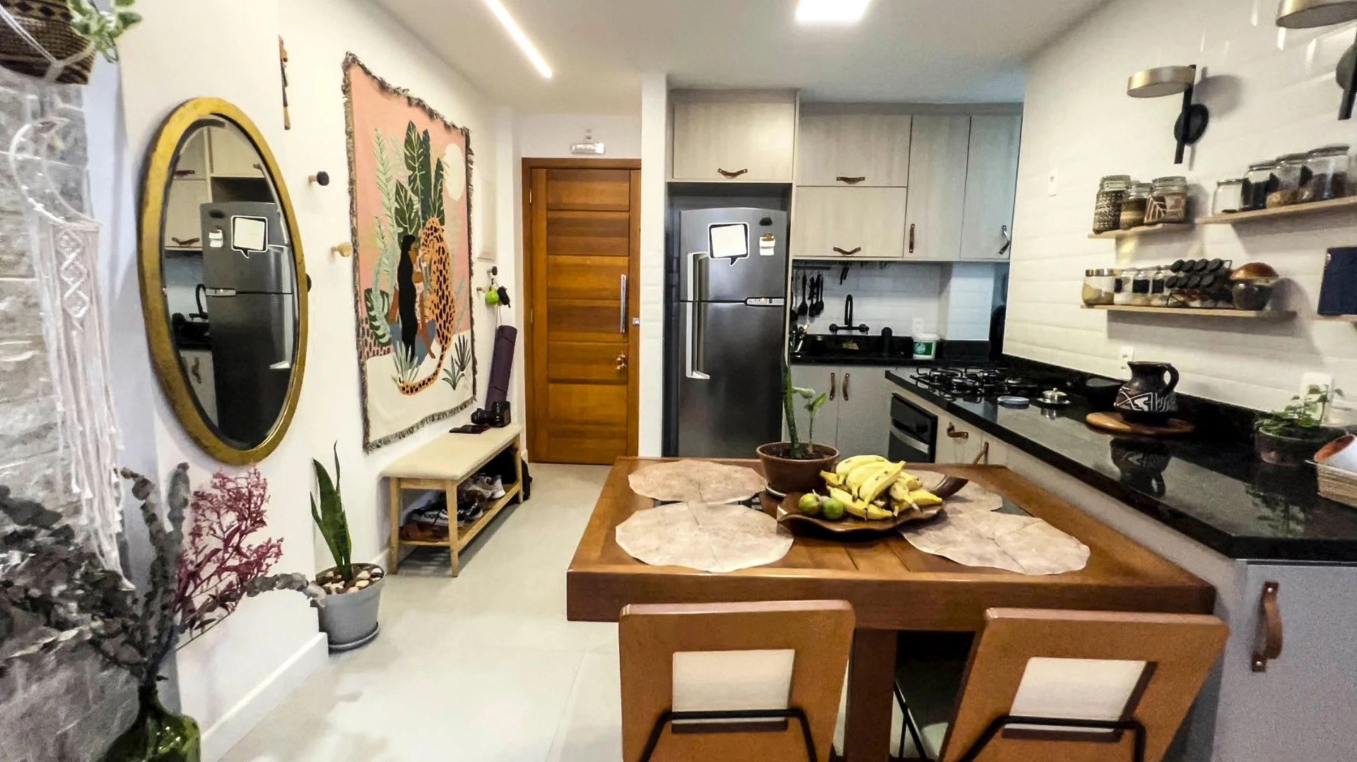 Furnished 2-bedroom apartment with 2 bathrooms — photo 3