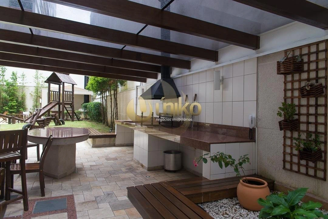 Glass-enclosed balcony in a one-bedroom apartment, 52 m² — photo 6