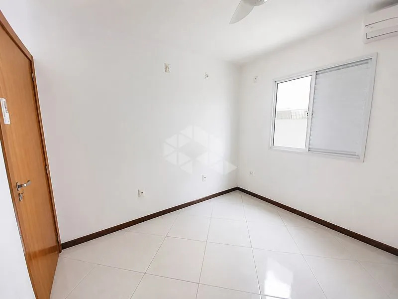 2-bedroom apartment with a washing machine in Florianópolis — photo 9
