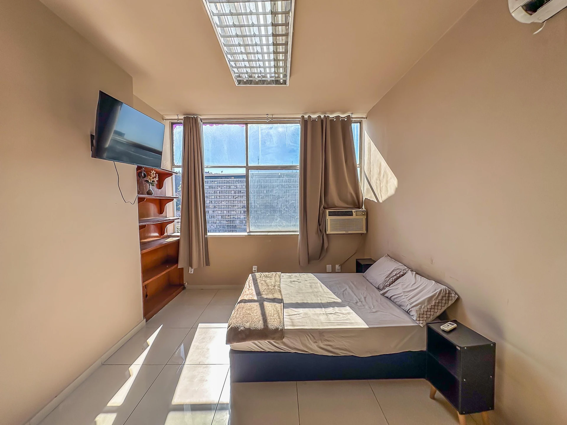 Furnished studio with a kitchenette and 1 bathroom — photo 11