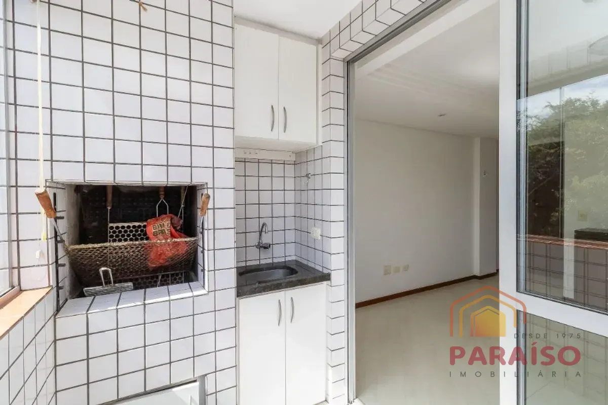 Balcony with a grill in a 2-bedroom apartment, 90 m² — photo 19