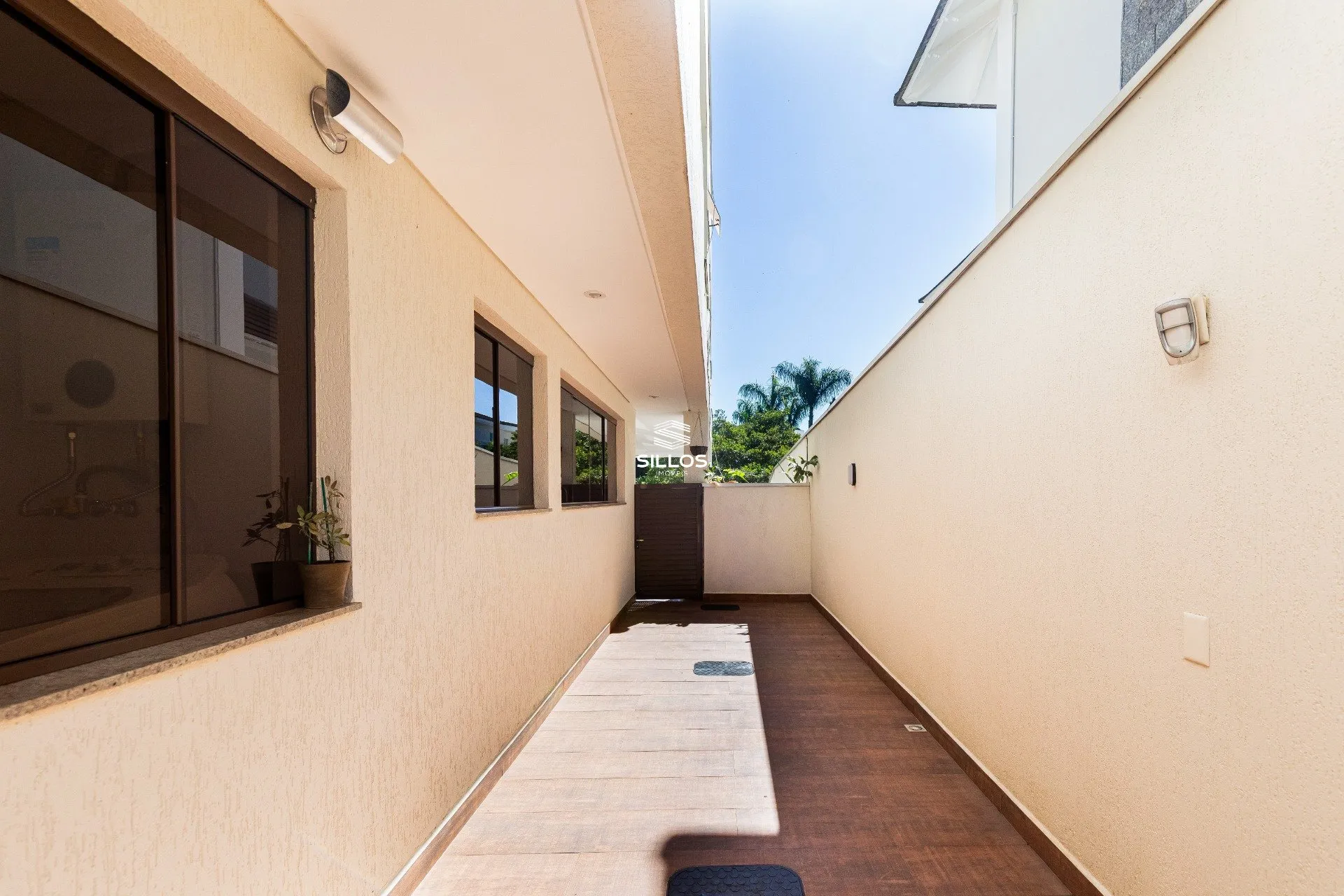 House with 4 bedrooms, 8 parking spaces in a condo — photo 14