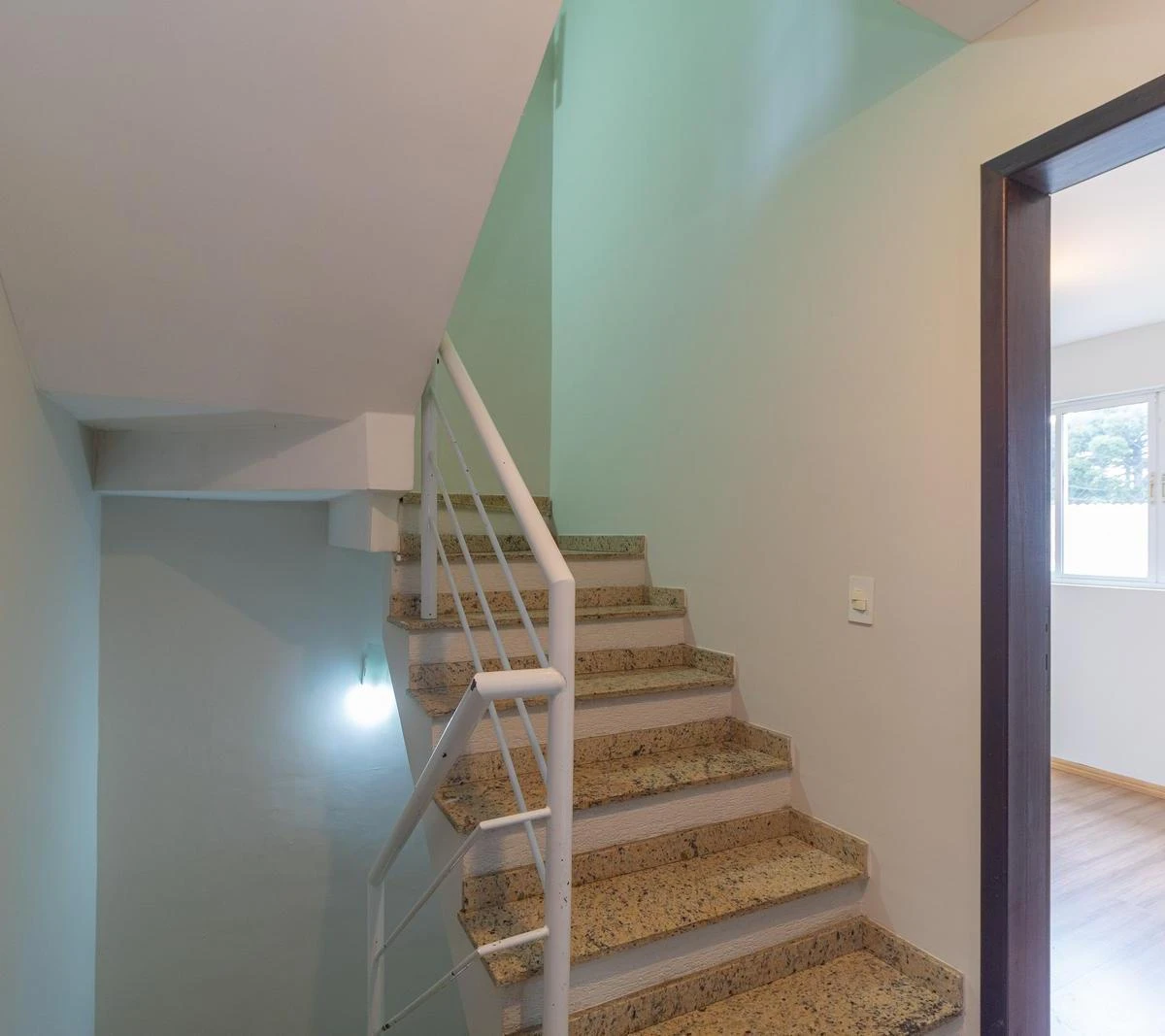 180 m² house with a home office and a bathtub — photo 3