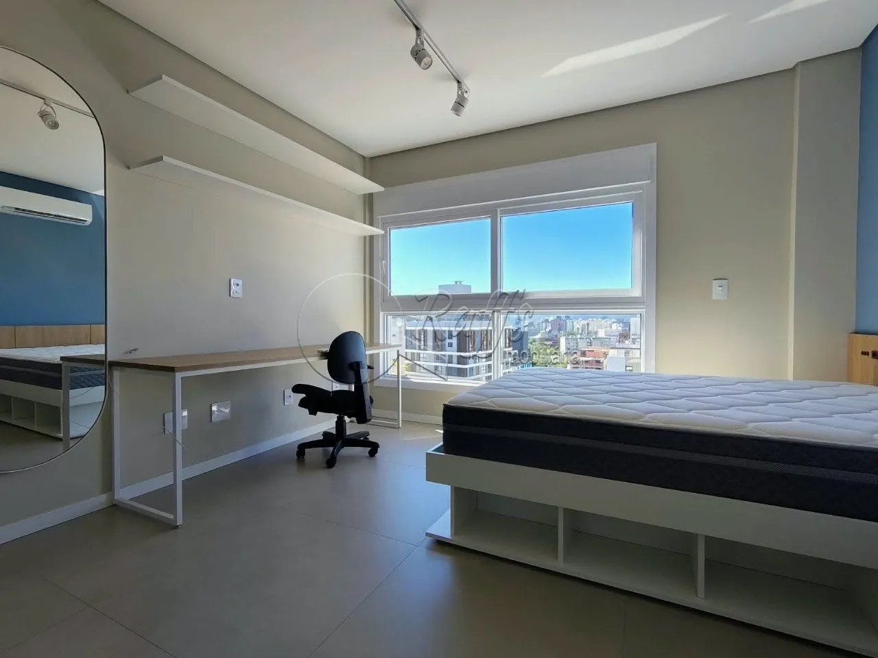 Furnished 20 m² studio with 1 bedroom and glass shower — photo 10