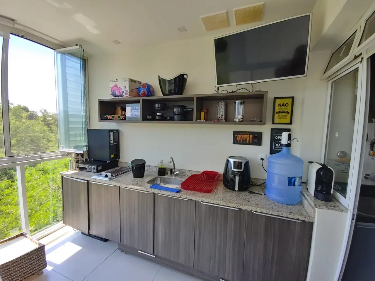 Furnished apartment, 69 m², with a glass-enclosed balcony