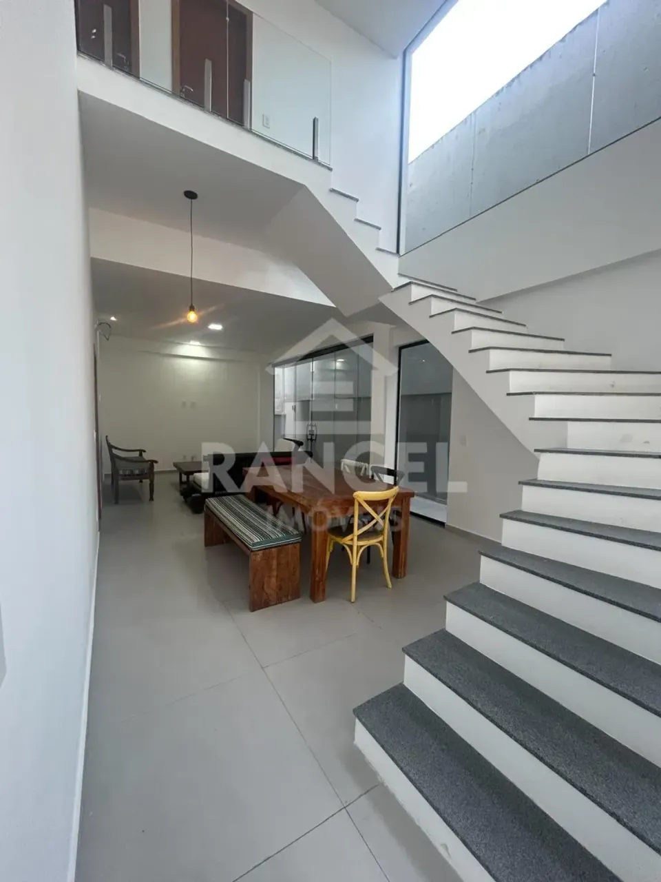 House with 3 bedrooms and 5 bathrooms, open-plan kitchen — photo 4