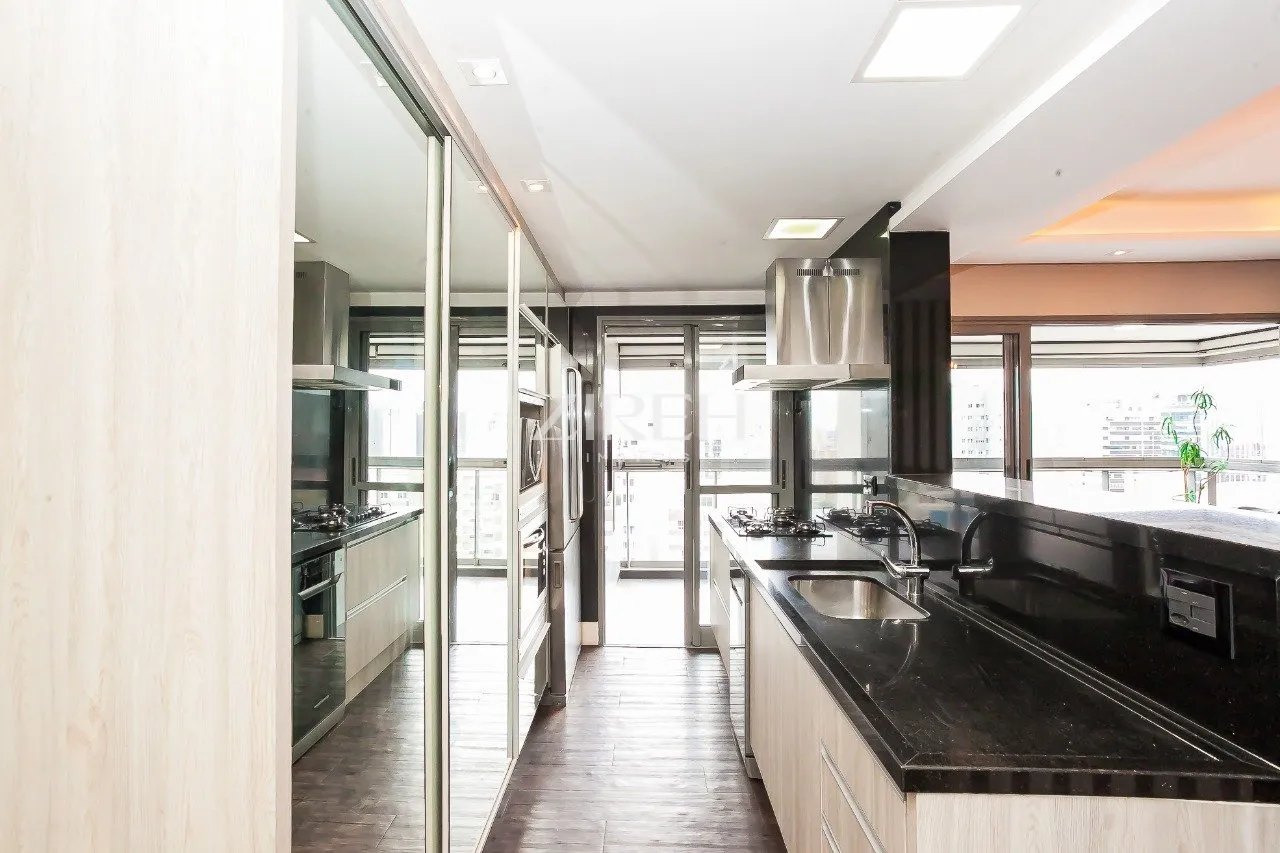 Furnished apartment, 134 m², with floor-to-ceiling windows — photo 4