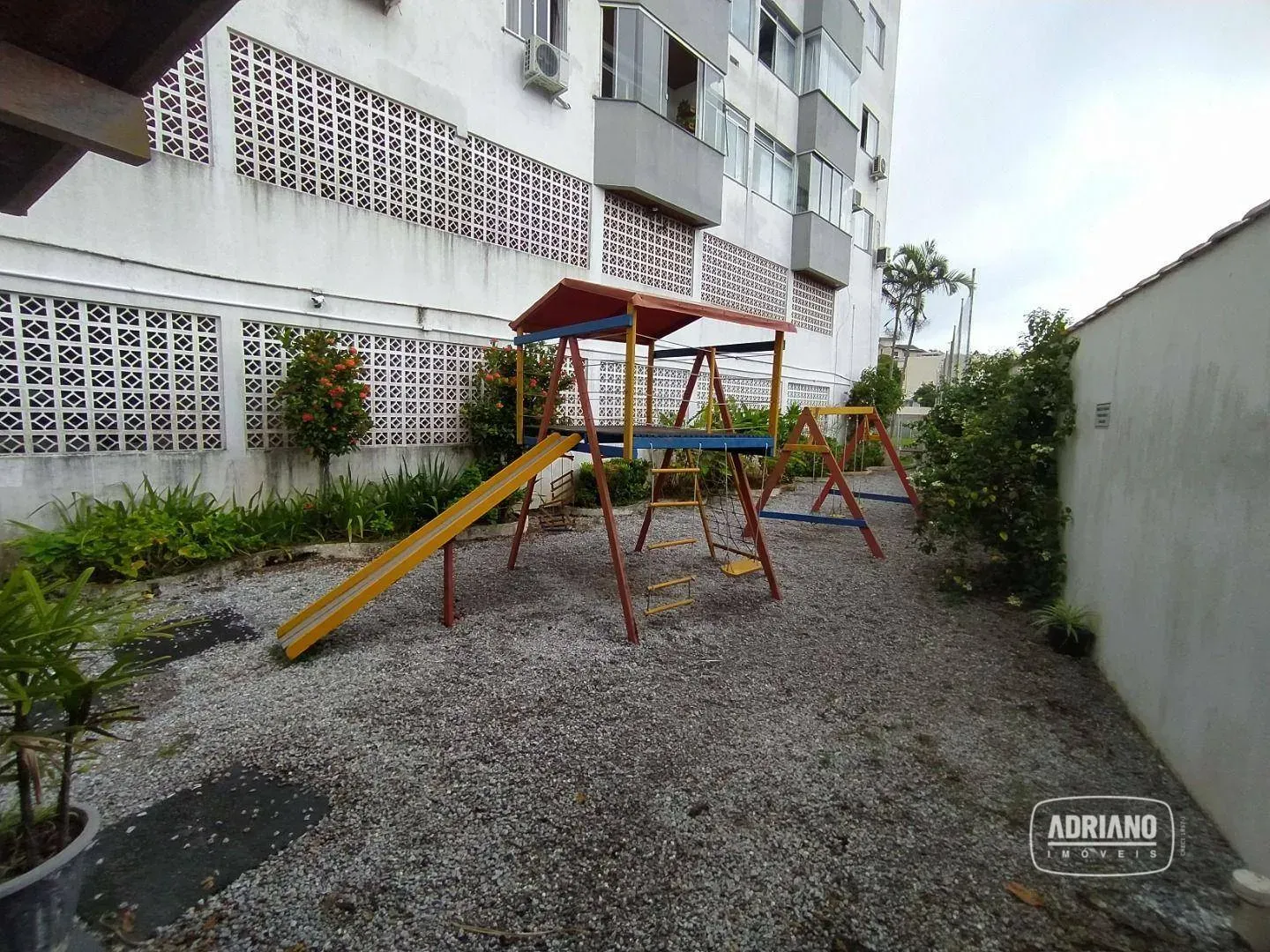 2-bedroom apartment with a washing machine in Florianópolis — photo 18