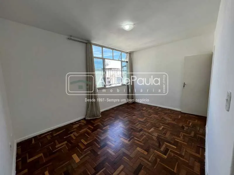 Apartment on the 3rd floor with wood or laminate floors