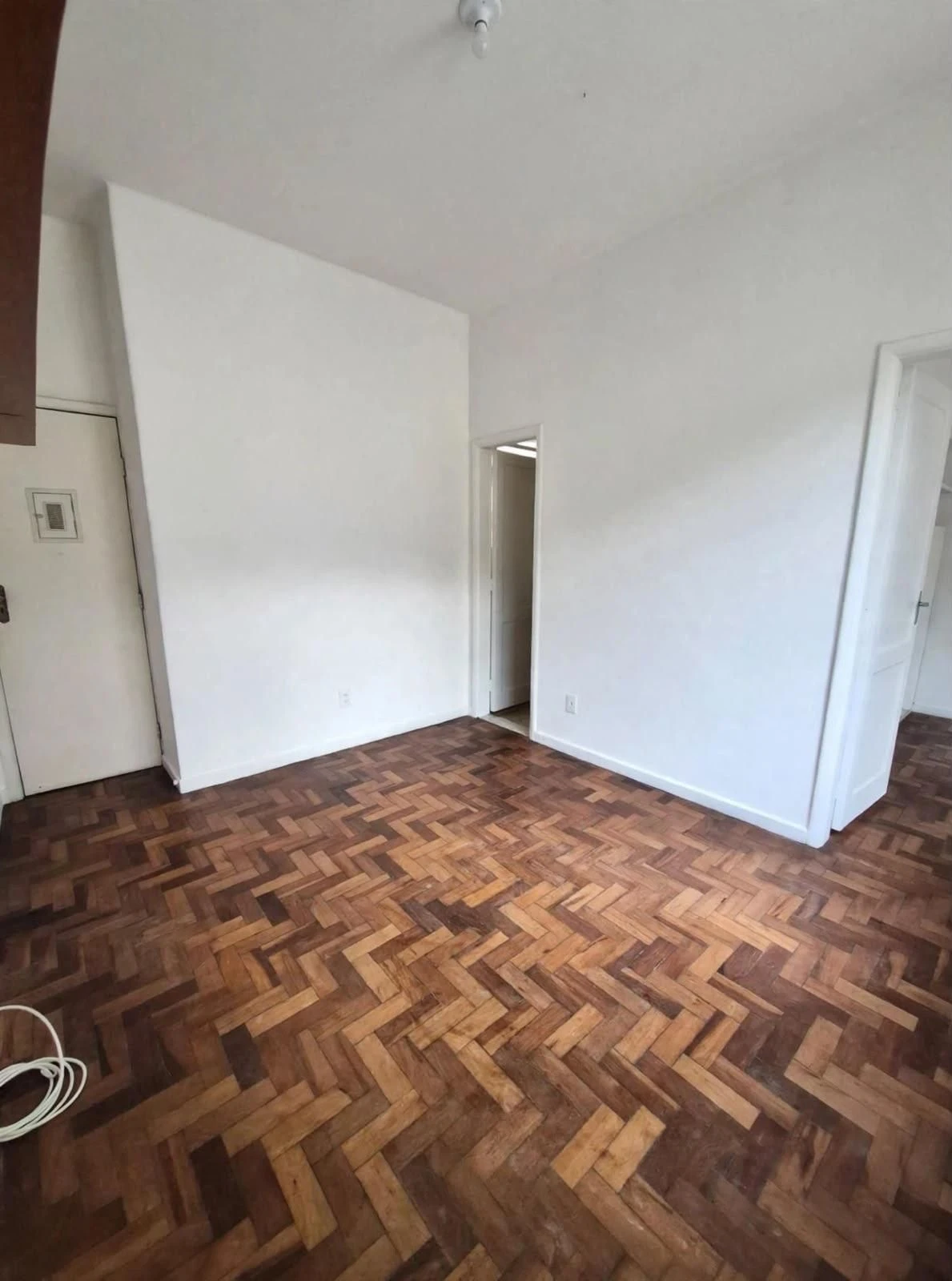Apartment, 50 m², with wood or laminate floors — photo 9