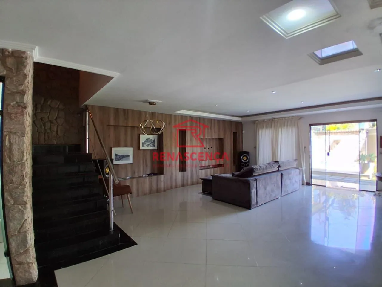 Furnished house, 323 m², with a mountain view