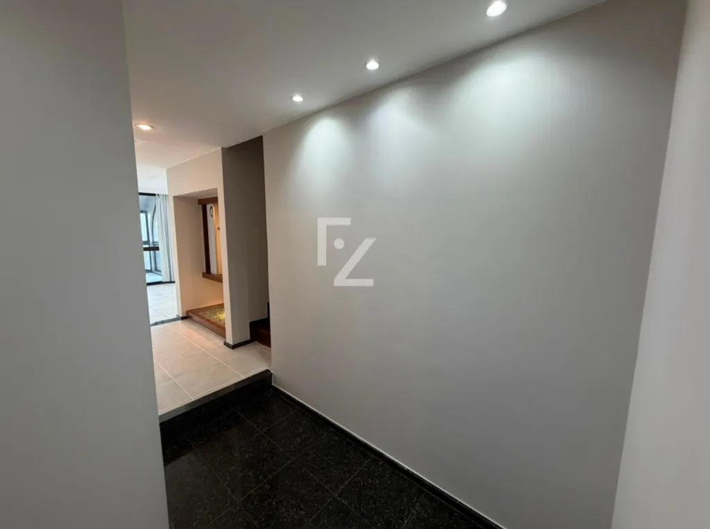 Duplex apartment on the 20th floor with city and water views — photo 51